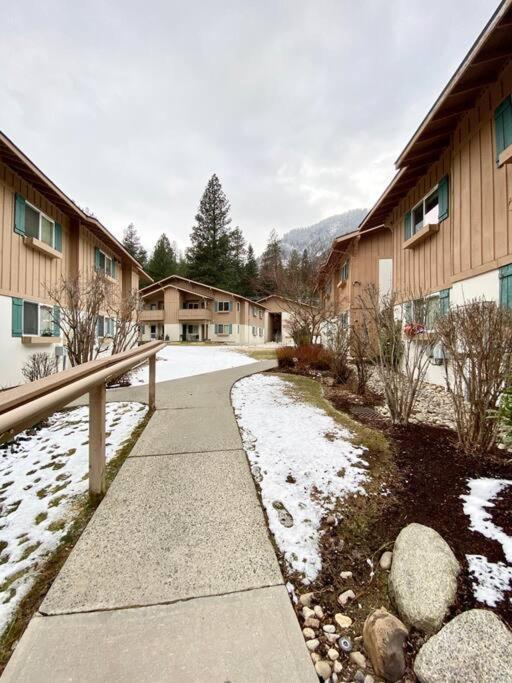 Apartament Walk To Downtown Leavenworth * Sleeps 6 + Pets * Ground Level Gem! Zewnętrze zdjęcie
