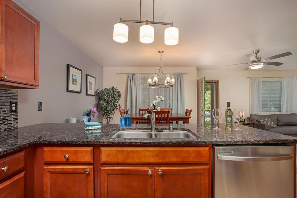 Apartament Walk To Downtown Leavenworth * Sleeps 6 + Pets * Ground Level Gem! Zewnętrze zdjęcie